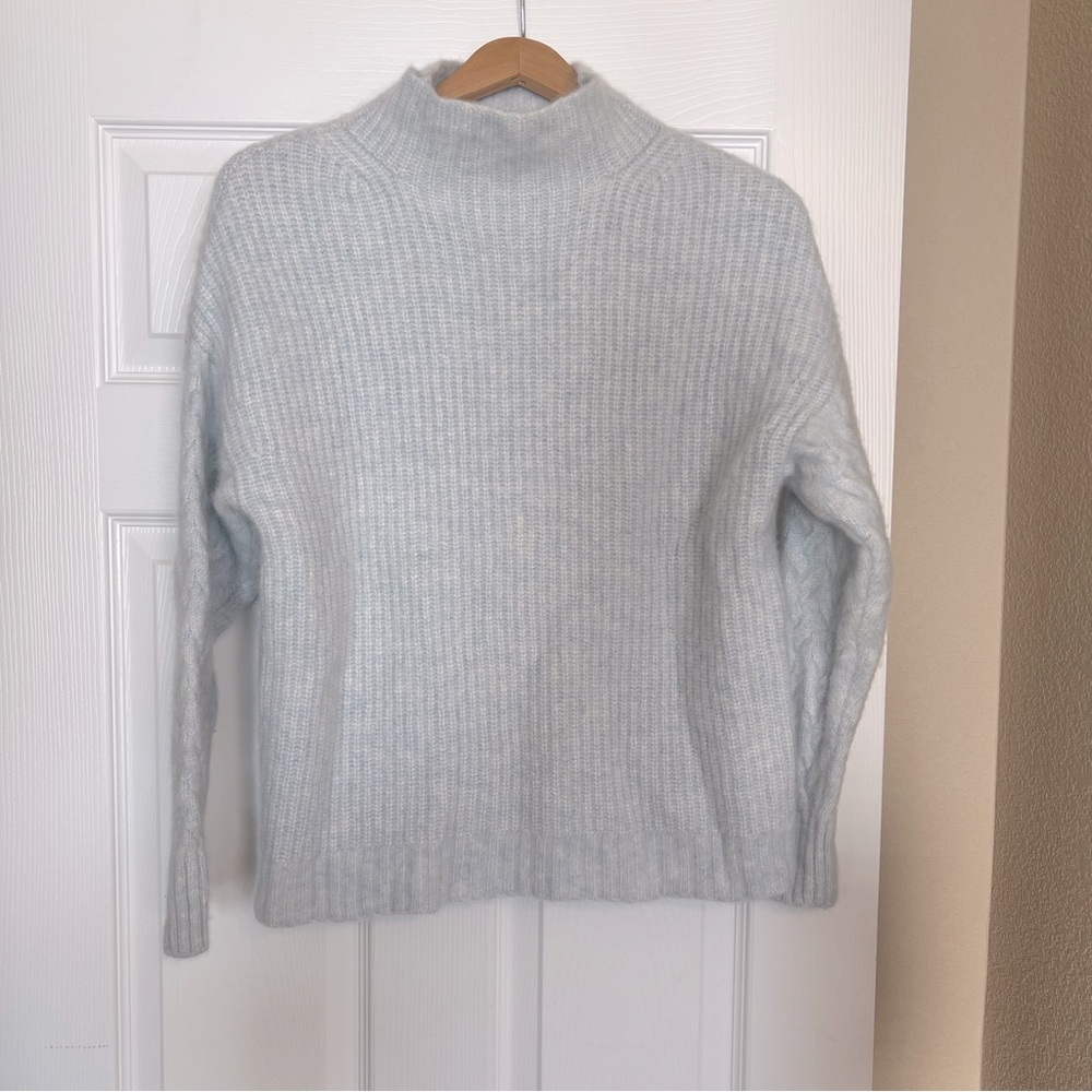 Nordstrom Signature Cashmere and Silk Sweater Size Medium Light Blue N7
